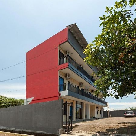 Richmond Guest House Cirebon Redpartner Екстер'єр фото