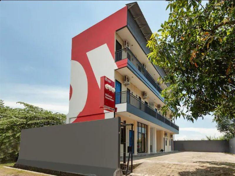 Richmond Guest House Cirebon Redpartner Екстер'єр фото