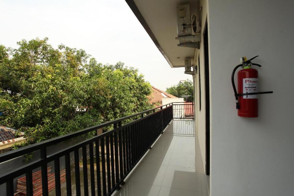 Richmond Guest House Cirebon Redpartner Екстер'єр фото