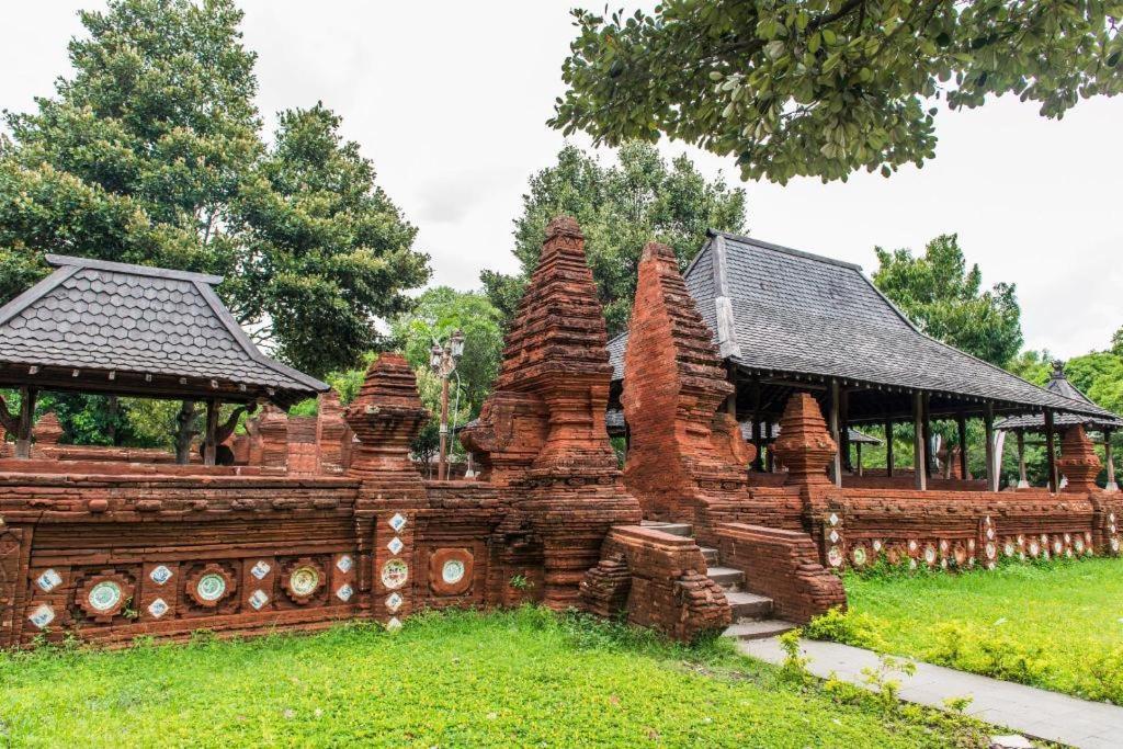 Richmond Guest House Cirebon Redpartner Екстер'єр фото
