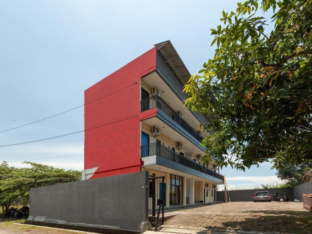 Richmond Guest House Cirebon Redpartner Екстер'єр фото