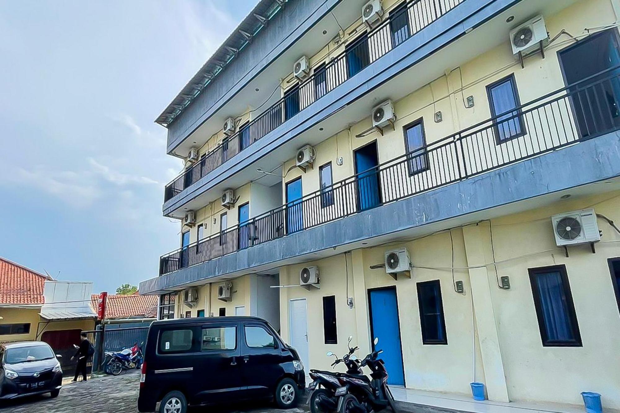Richmond Guest House Cirebon Redpartner Екстер'єр фото